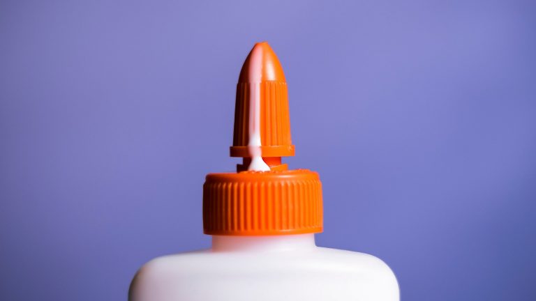 how to remove wig glue