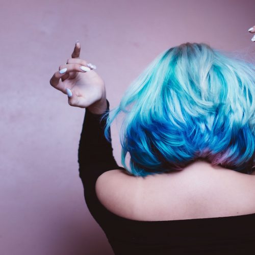 how to straighten a synthetic wig