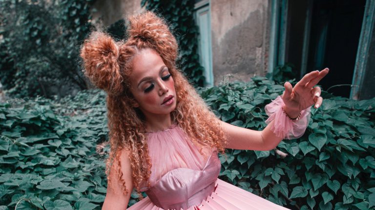 how to style a Halloween wig