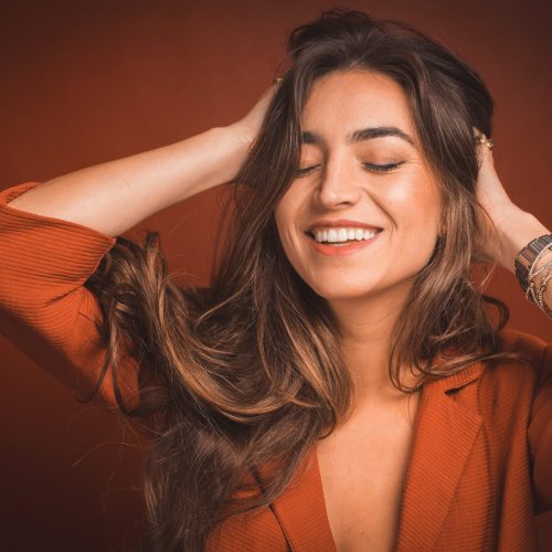 How to Tell if Someone is Wearing a Wig