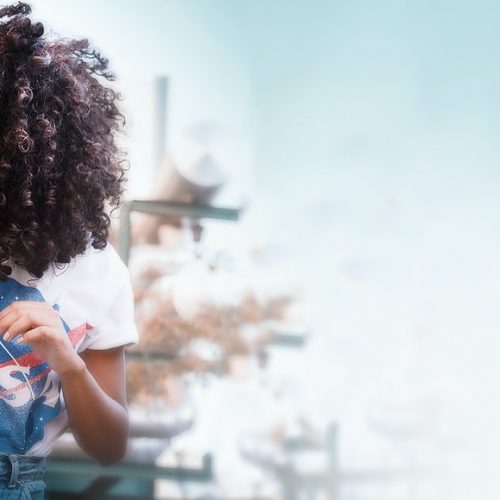 how to defrizz a curly synthetic wig