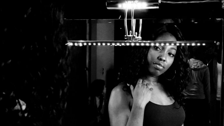 how to put on a wig cap